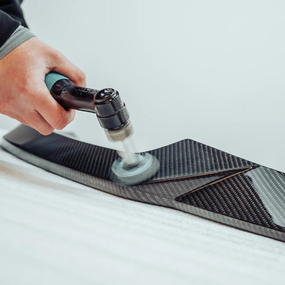 Dry vs. Wet Carbon Fibre: What’s the Difference?