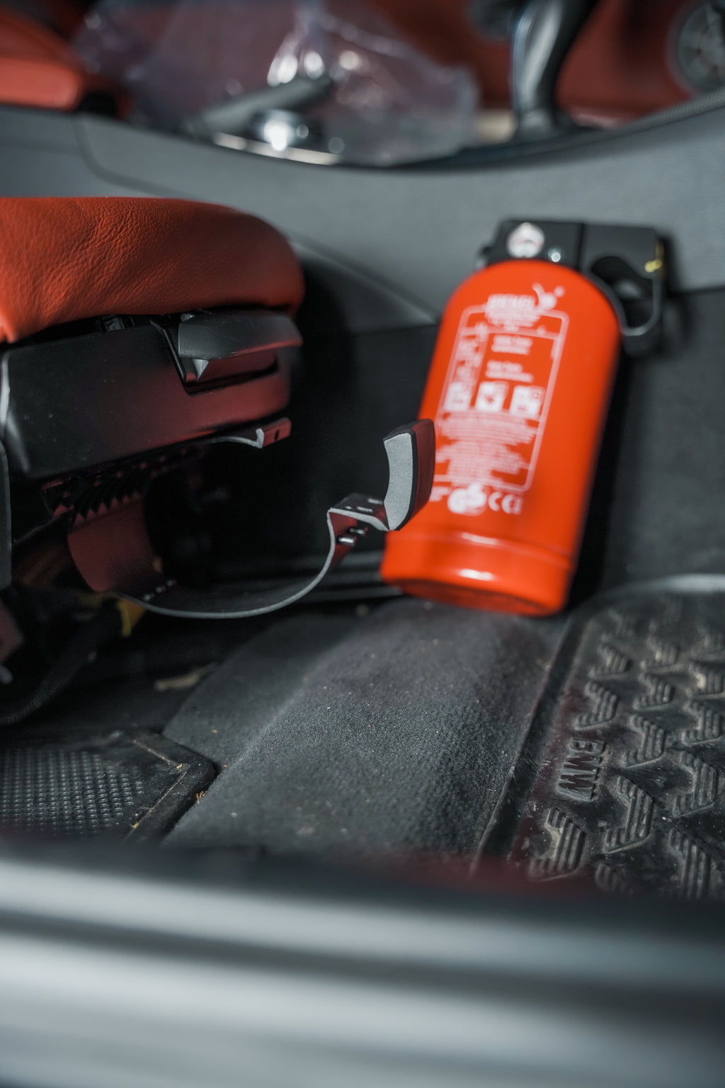 OEM E9X/F8X FIRE EXTINGUISHER KIT