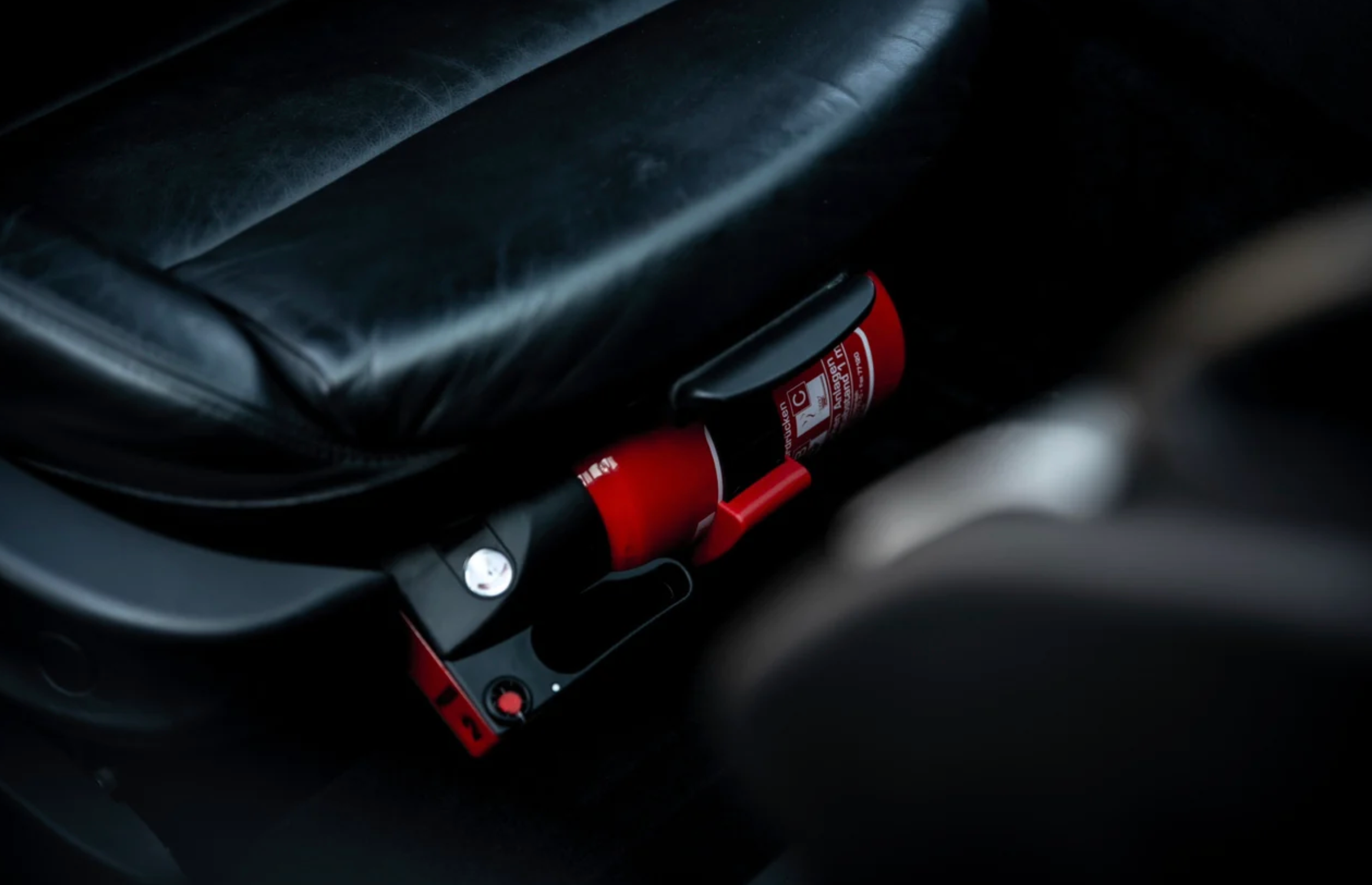 OEM E46 FIRE EXTINGUISHER KIT