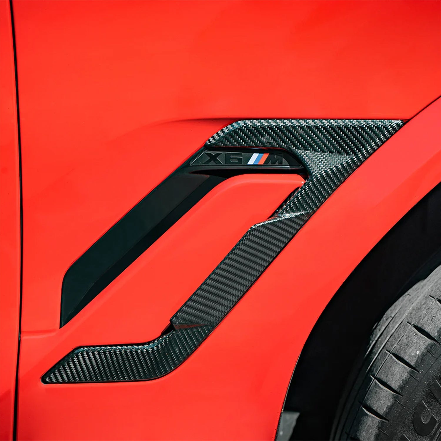 SooQoo BMW F96 X6M LCI Side Fender Trims In Gloss Carbon Fibre
