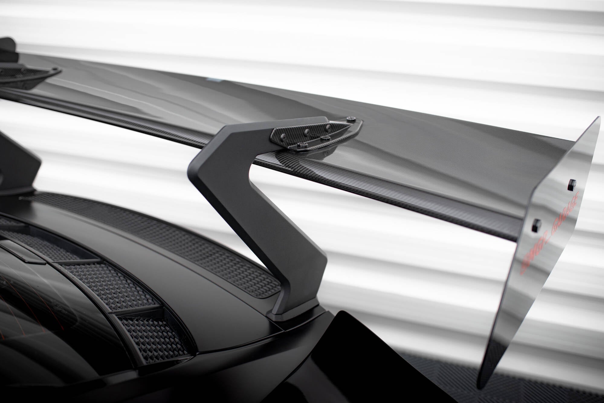AUDI - R8 - MK2 - CARBON SPOILER + LED