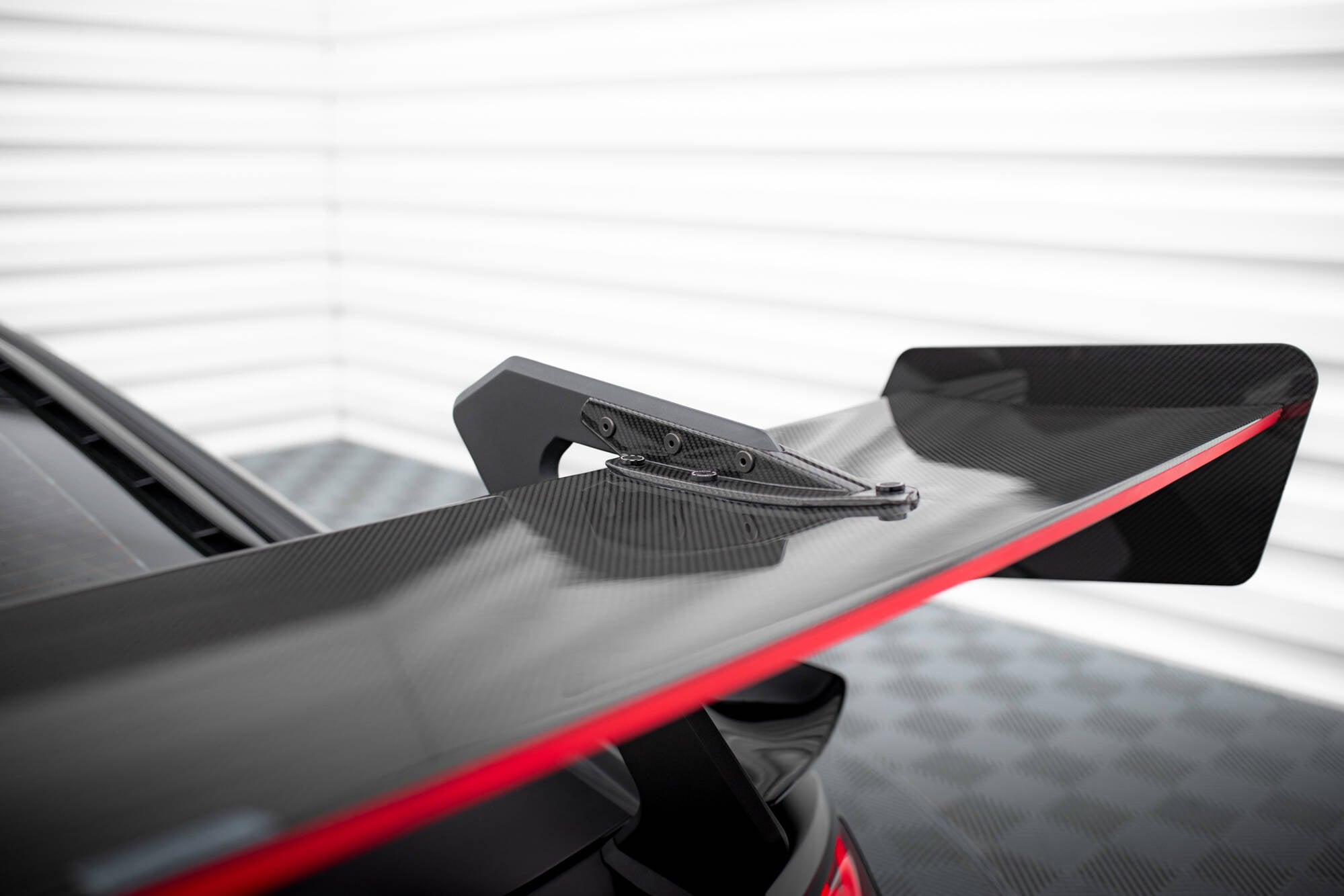 AUDI - R8 - MK2 - CARBON SPOILER + LED
