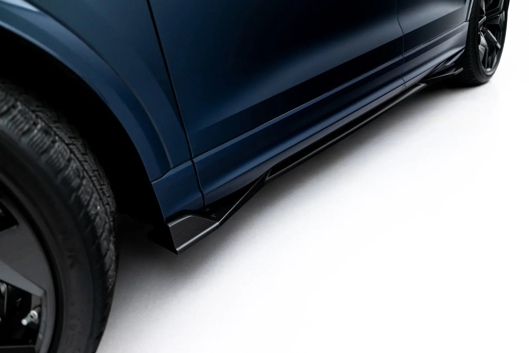 Audi - RSQ8 Mk1 Facelift - Prepreg Carbon Fiber Side Skirts