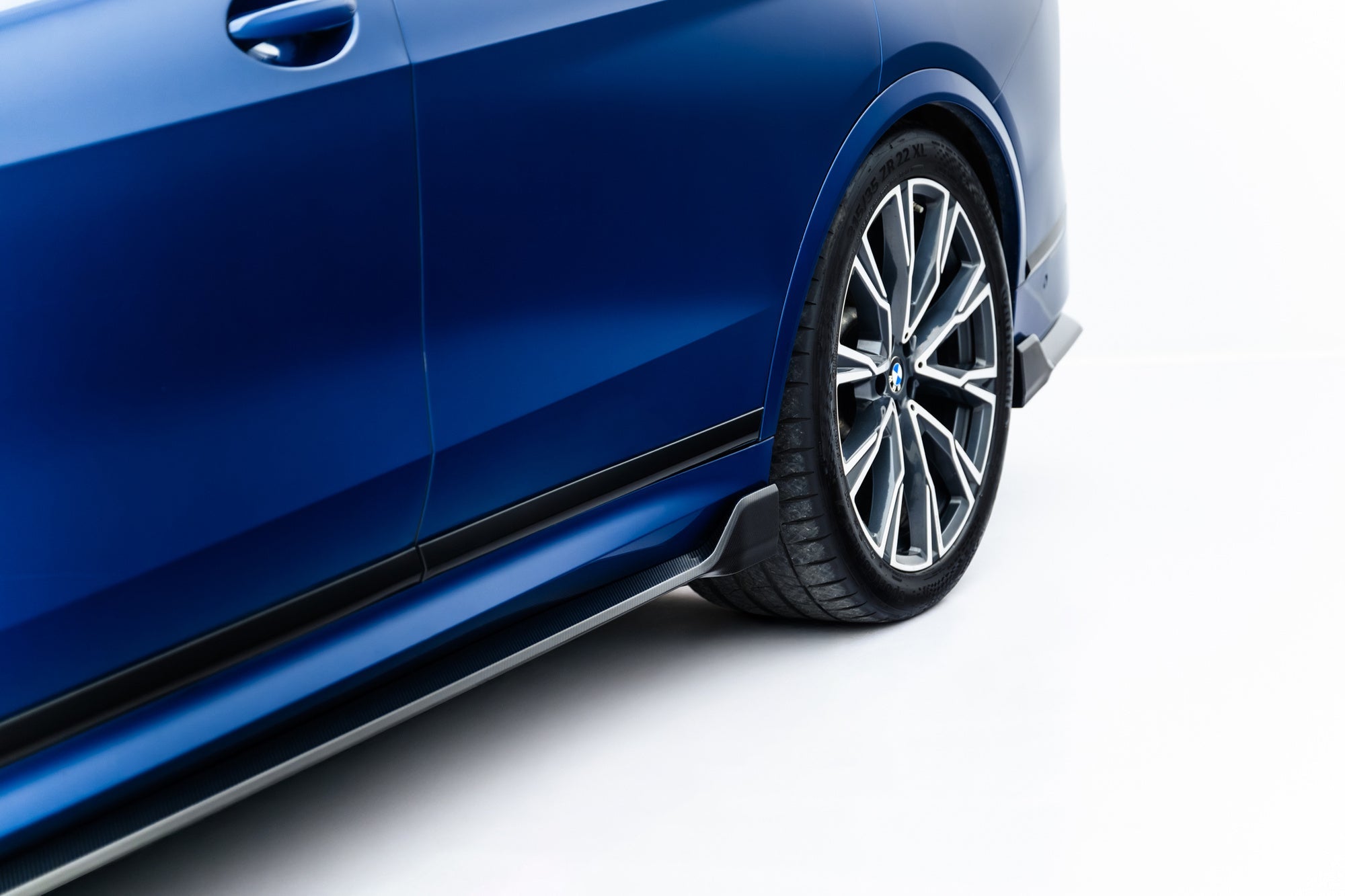 BMW - X7 M-PACK - G07/ G07  FACELIFT - CARBON FIBER SIDE SKIRTS