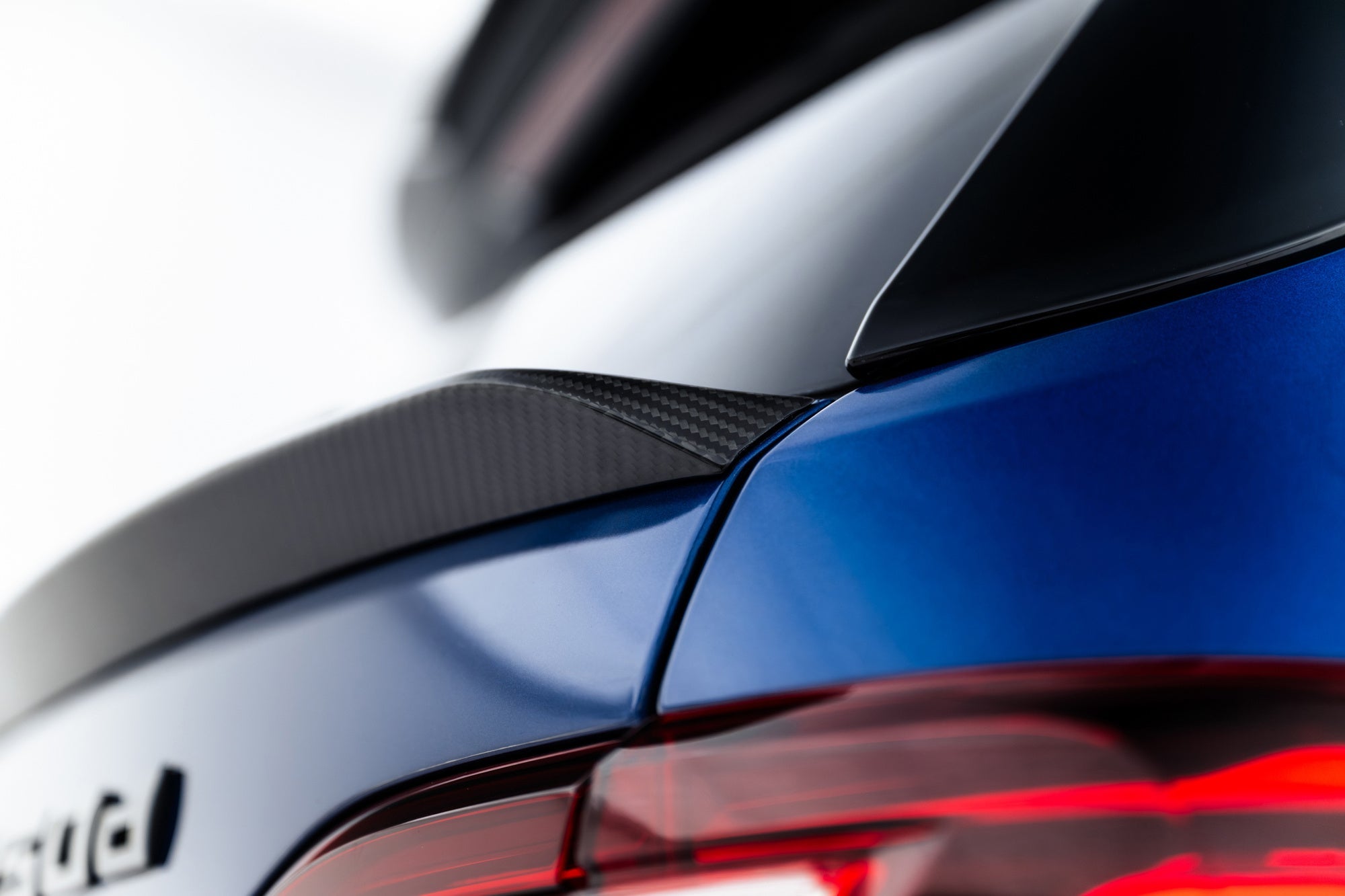 BMW - X7 M-PACK - G07/ G07  FACELIFT - CARBON FIBER TAILGATE LOWER SPOILER