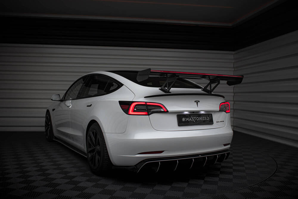 Tesla - Model 3 - Carbon Spoiler + LED