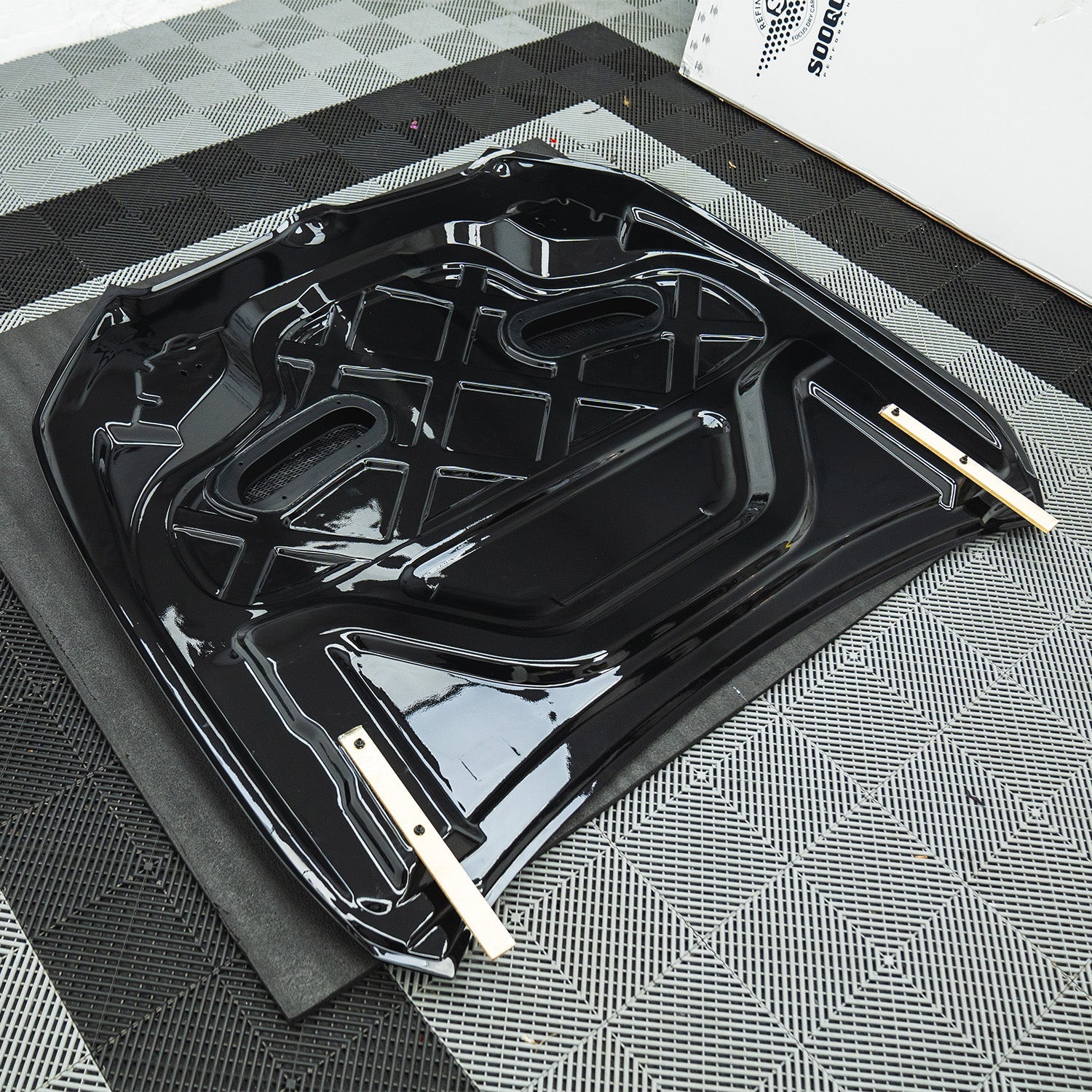 SooQoo BMW G90 & G99 M5 Vented Hood In Gloss Black Painted Pre Preg Carbon Fibre