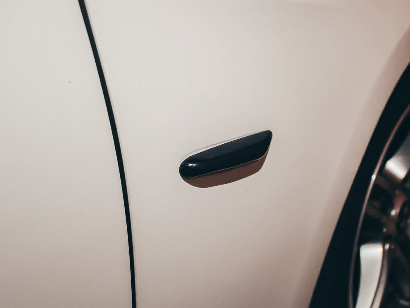 E9X 3 Series Side Fender Blacked Out Sequential Marker